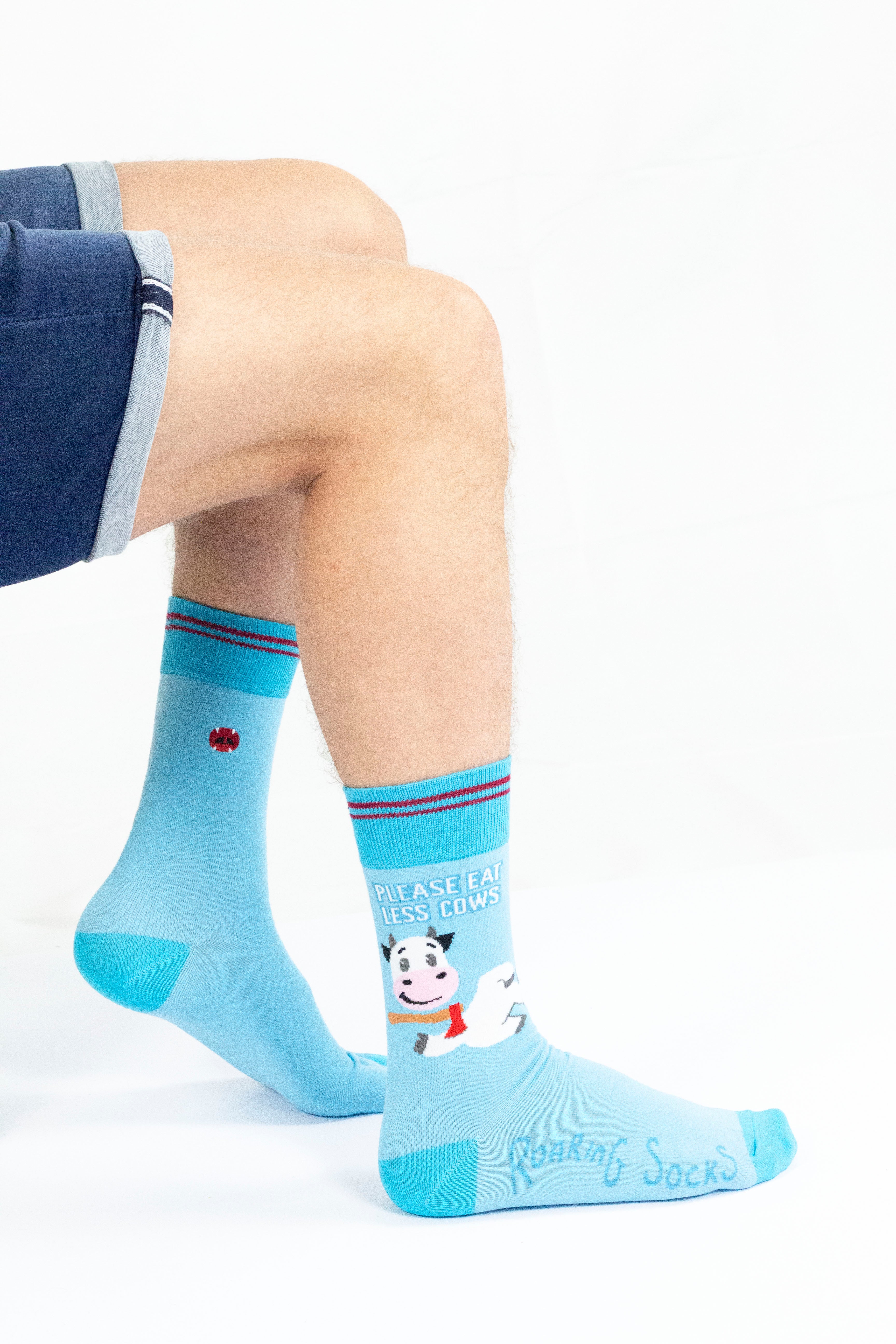 Roaring Socks - Sokken - Please eat less cows - Blauw - Koe - Bijl - Slachten - Vegetariër Vegan - Milieu - Katoen - Leuk - Grappig - Vrolijk - Fashion – Cadeau