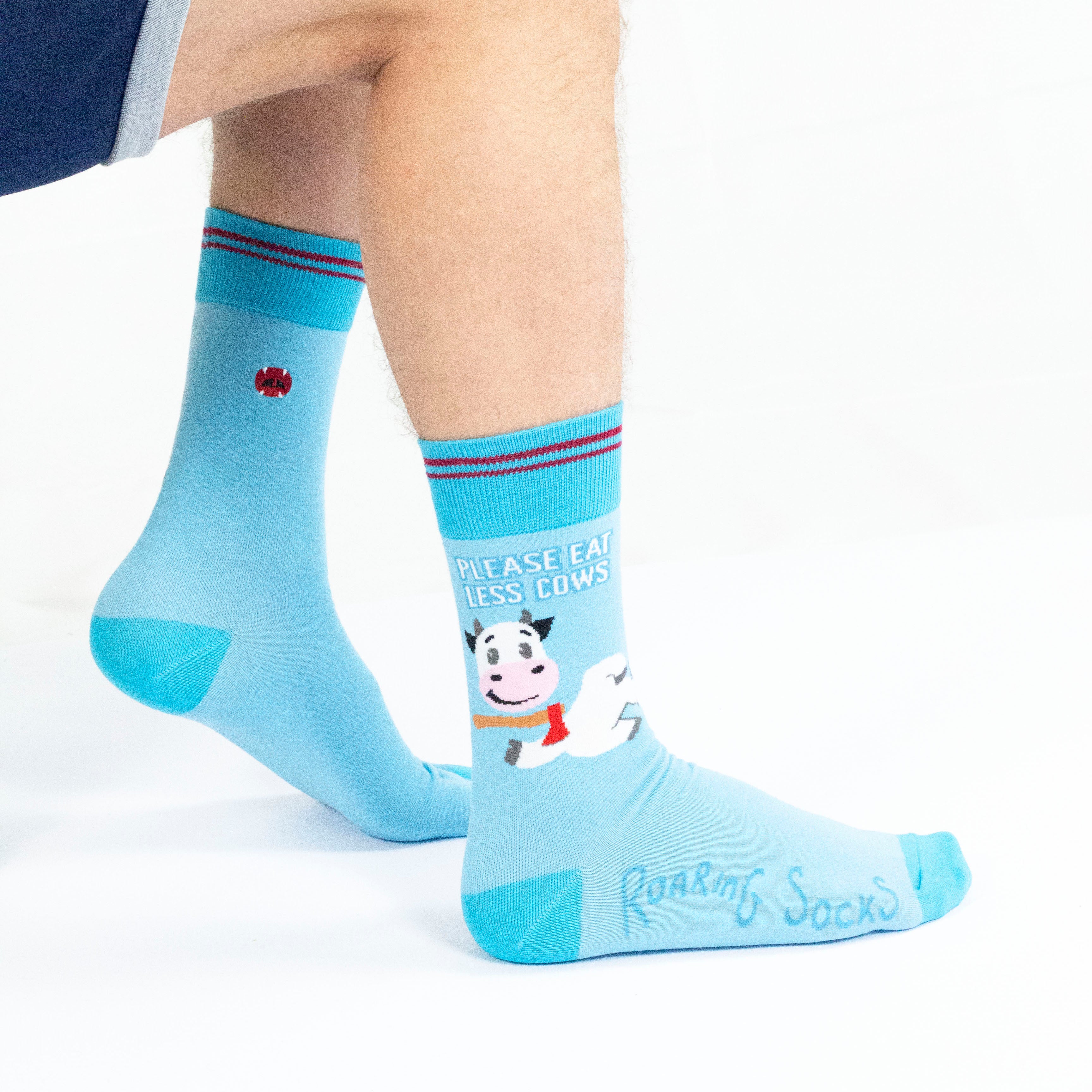 Roaring Socks - Sokken - Please eat less cows - Blauw - Koe - Bijl - Slachten - Vegetariër Vegan - Milieu - Katoen - Leuk - Grappig - Vrolijk - Fashion – Cadeau
