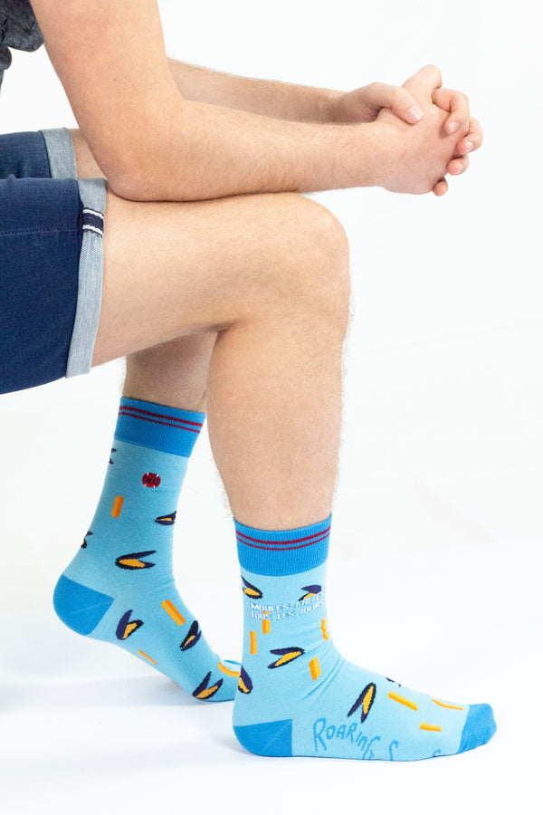 Roaring Socks – Sokken - Moules-frites tous les jours - licht blauw - Mosselen frieten frietjes - Katoen - Leuk - Grappig - Vrolijk - Fashion – Cadeau