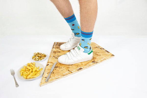 Roaring Socks – Sokken - Moules-frites tous les jours - licht blauw - Mosselen frieten frietjes - Katoen - Leuk - Grappig - Vrolijk - Fashion – Cadeau