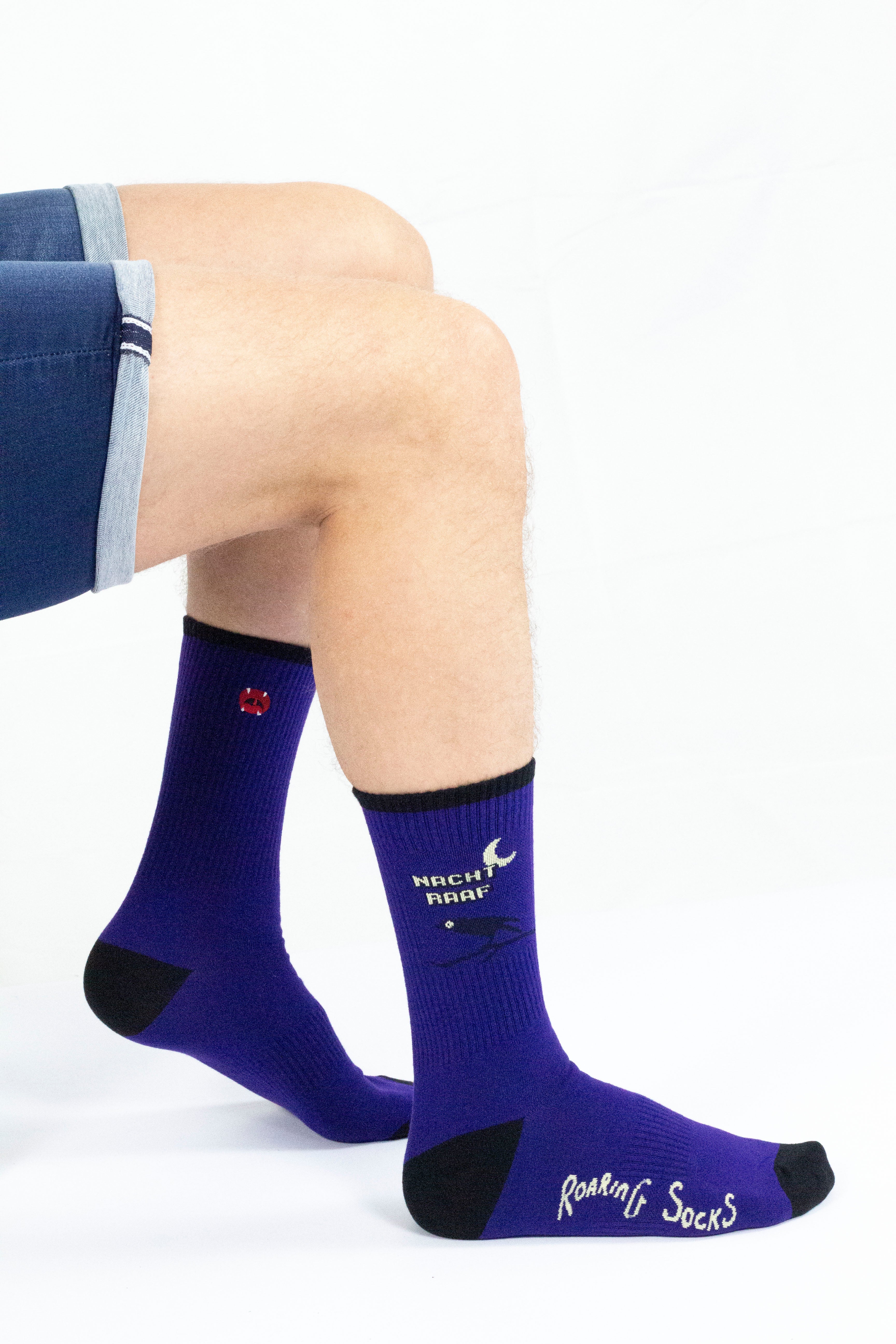 Roaring Socks – Sport Sokken - Nachtraaf - Paars - wakker blijven - Katoen - Leuk - Grappig - Vrolijk - Fashion – Cadeau